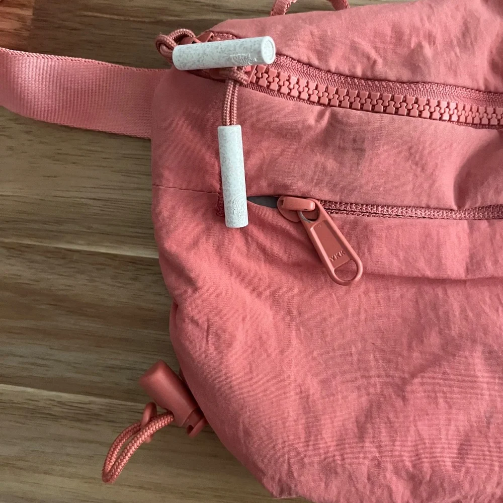 The North Face Never Stop Belt Bag - Picture 4 of 11